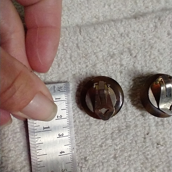 Brown black tortoise 🐢 shell 🐚 look clip button earrings - Picture 2 of 3